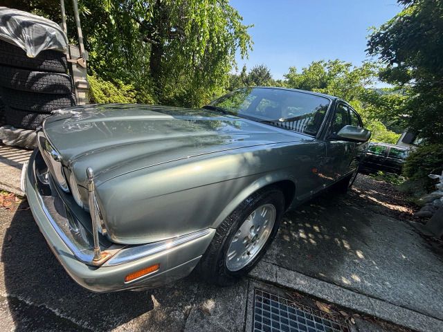 JAGUAR XJseries sedan