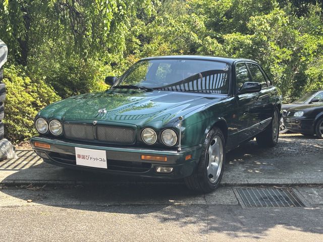 JAGUAR XJseries sedan
