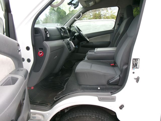 NV350 CARAVAN 4WD