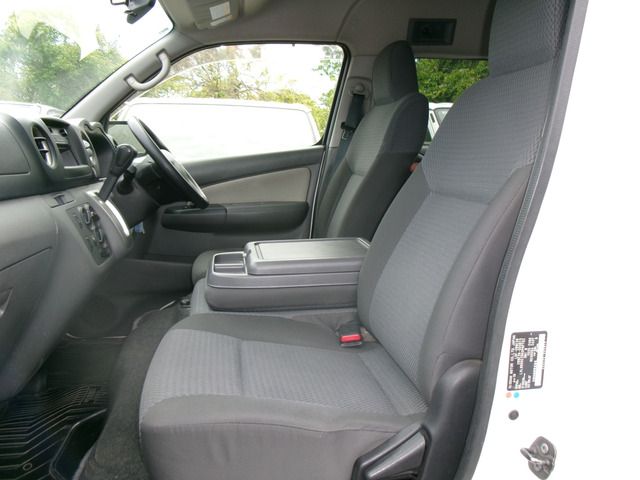 NV350 CARAVAN 4WD