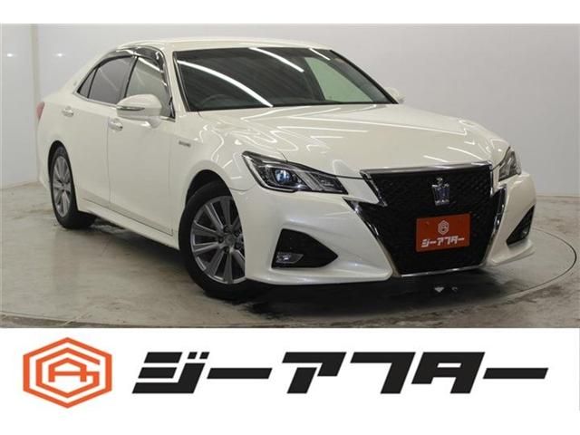 CROWN sedan hybrid