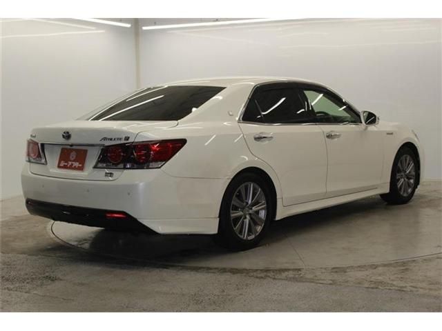 CROWN sedan hybrid