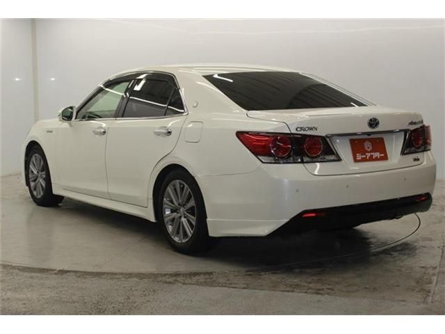 CROWN sedan hybrid