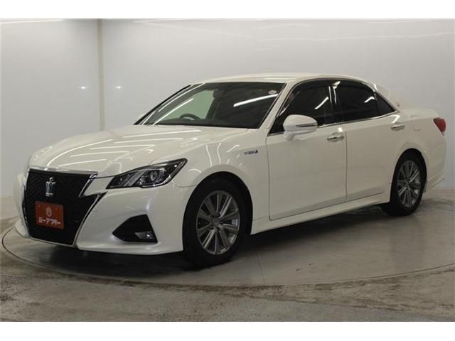 CROWN sedan hybrid