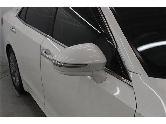 CROWN sedan hybrid