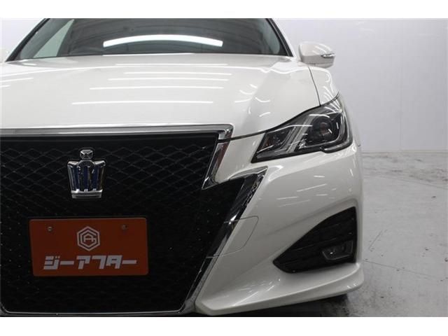 CROWN sedan hybrid