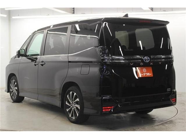 VOXY HYBRID