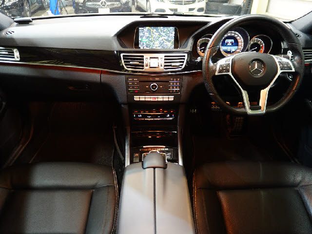 MERCEDES BENZ E class sedan