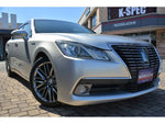 CROWN sedan hybrid