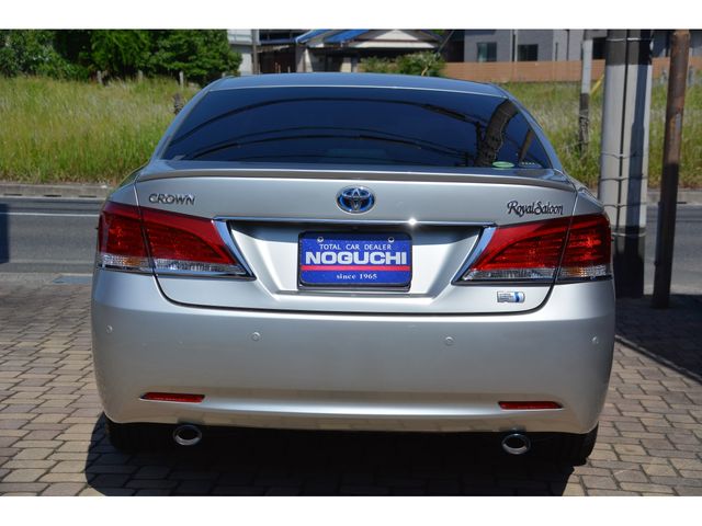 CROWN sedan hybrid