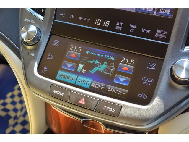 CROWN sedan hybrid