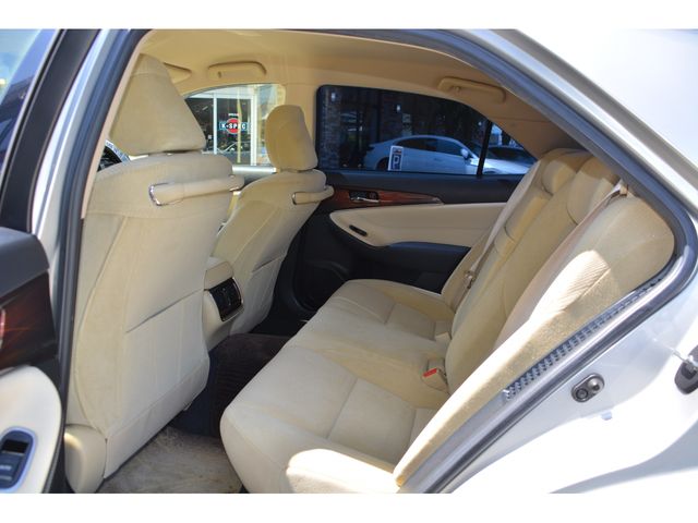 CROWN sedan hybrid