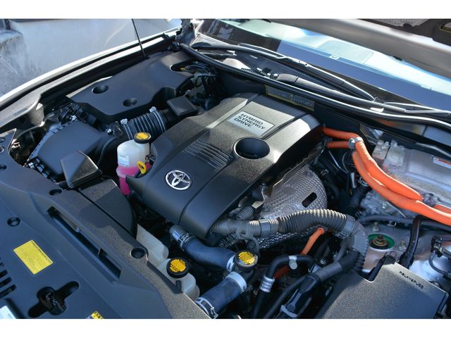 CROWN sedan hybrid