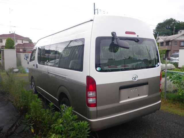 HIACE COMMUTER