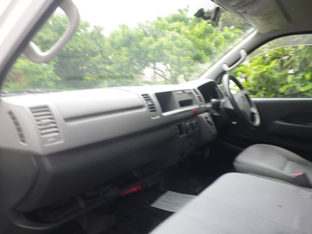 HIACE COMMUTER