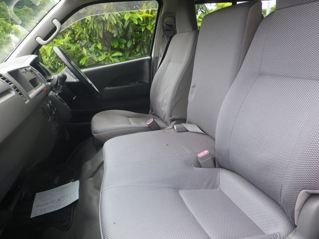 HIACE COMMUTER