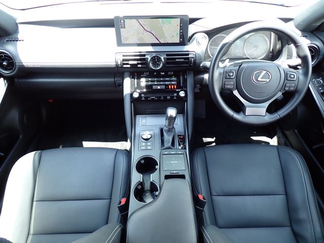 LEXUS IS300h