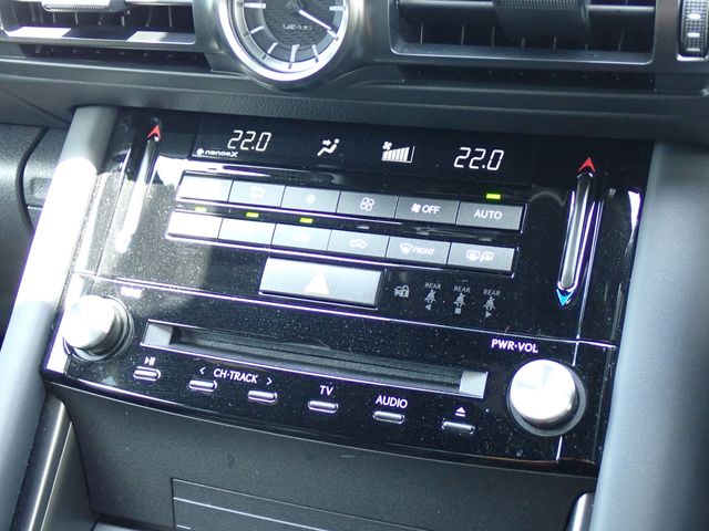 LEXUS IS300h