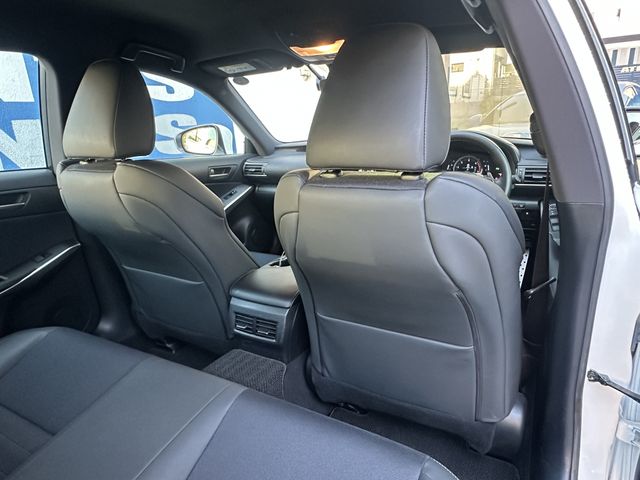 LEXUS IS300