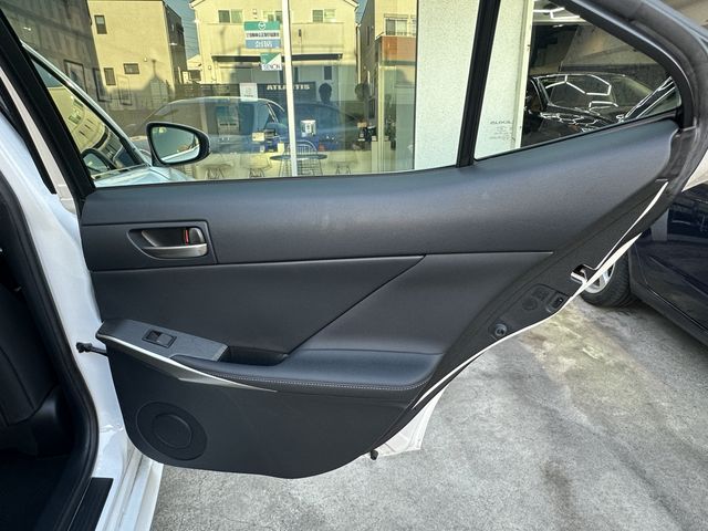 LEXUS IS300