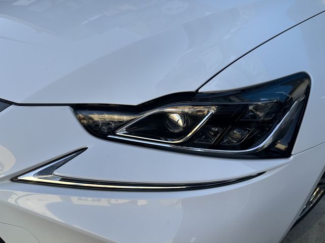 LEXUS IS300