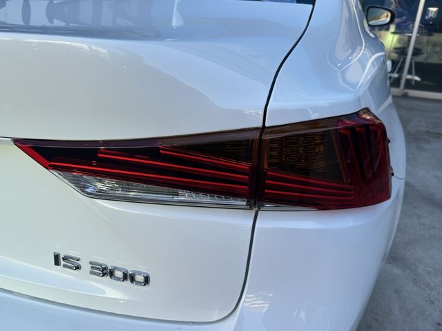 LEXUS IS300