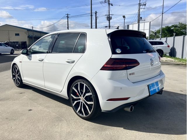 VOLKSWAGEN GOLF GTI