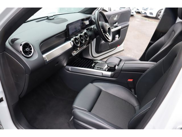 MERCEDES BENZ GLB