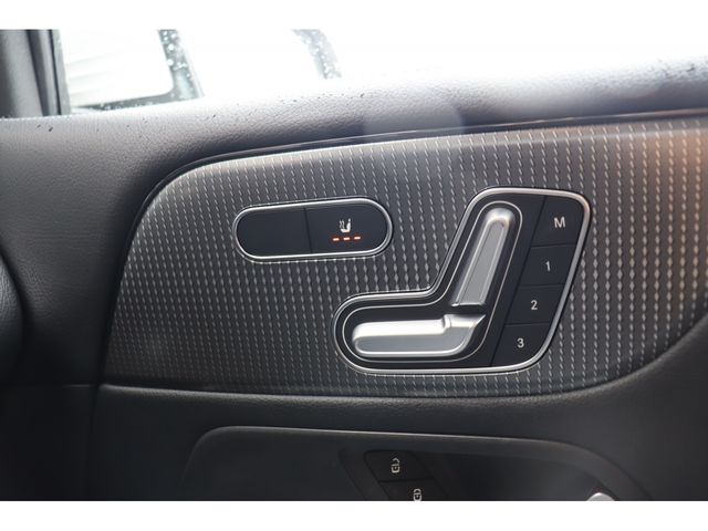 MERCEDES BENZ GLB