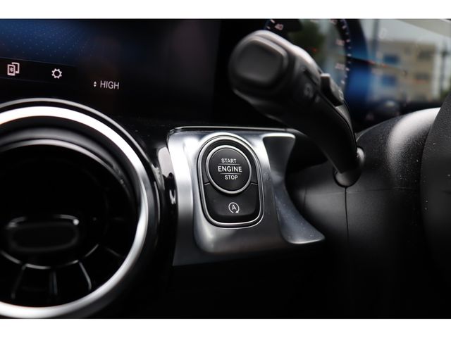 MERCEDES BENZ GLB