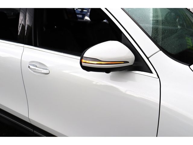 MERCEDES BENZ GLB