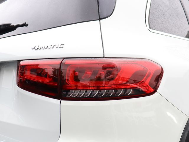 MERCEDES BENZ GLB