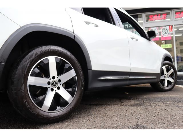 MERCEDES BENZ GLB