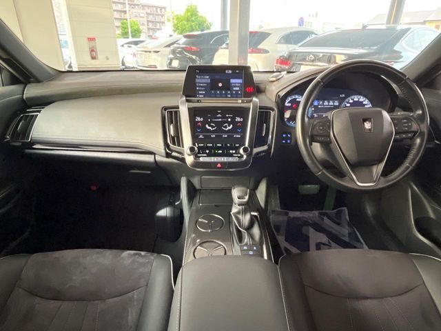 CROWN sedan hybrid 4WD