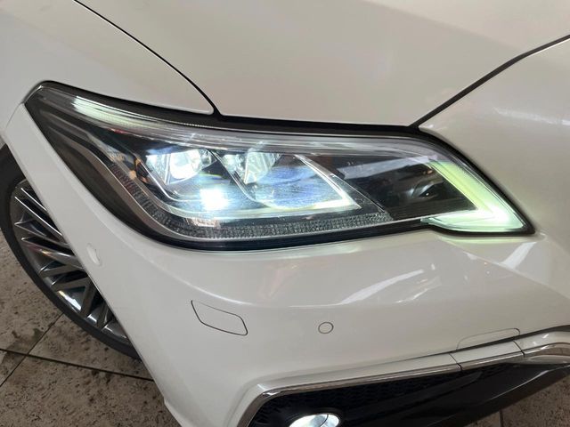 CROWN sedan hybrid 4WD