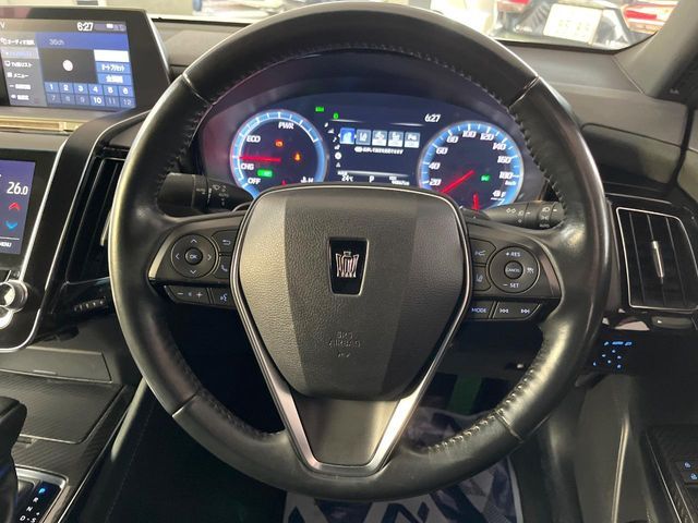 CROWN sedan hybrid 4WD