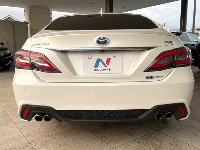 CROWN sedan hybrid 4WD