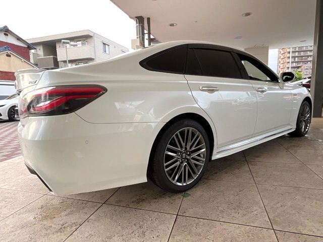 CROWN sedan hybrid 4WD