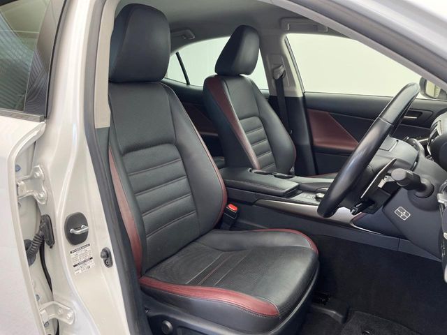 LEXUS IS300h