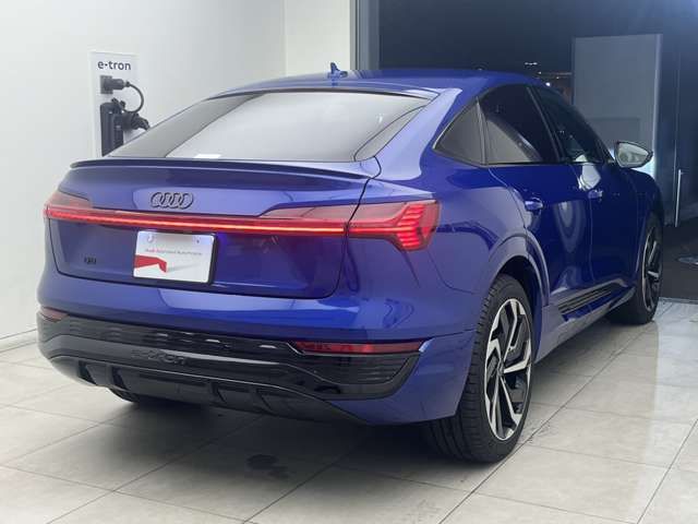 AUDI Q8 e-tron