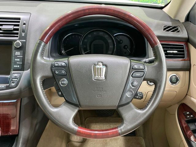 CROWN sedan