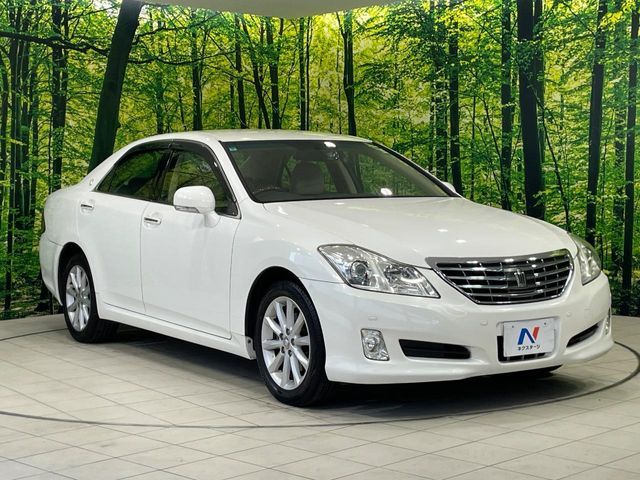 CROWN sedan