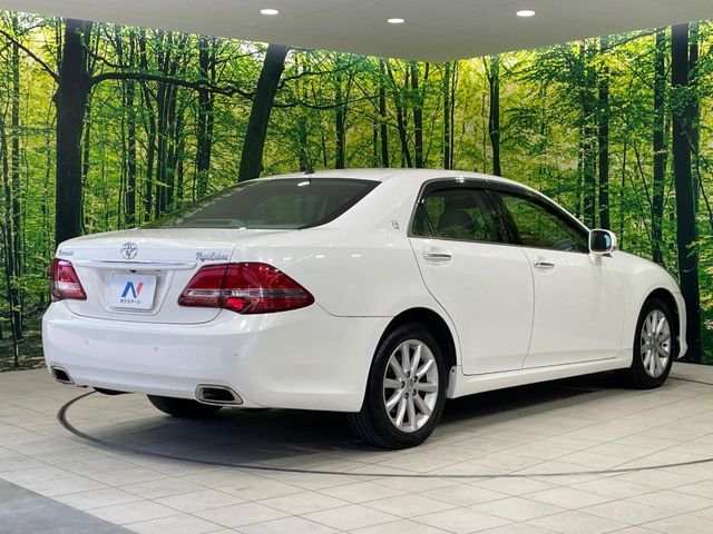 CROWN sedan