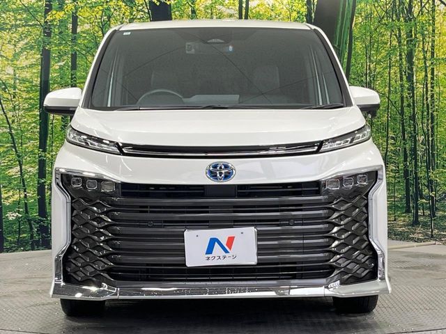 VOXY HYBRID