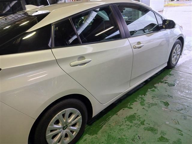 PRIUS 4WD