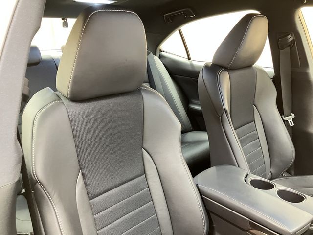 LEXUS IS300h