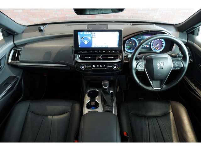 CROWN sedan hybrid