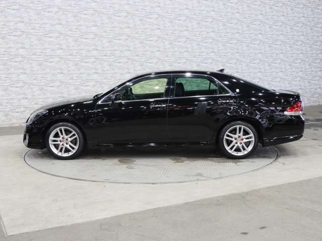 CROWN sedan