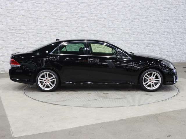 CROWN sedan
