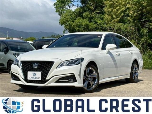 CROWN sedan